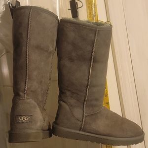 UGG Australia sz 8 🇺🇸, Gray Suede, Sheep skin. Women's CLASSIC TALL II BOOT.